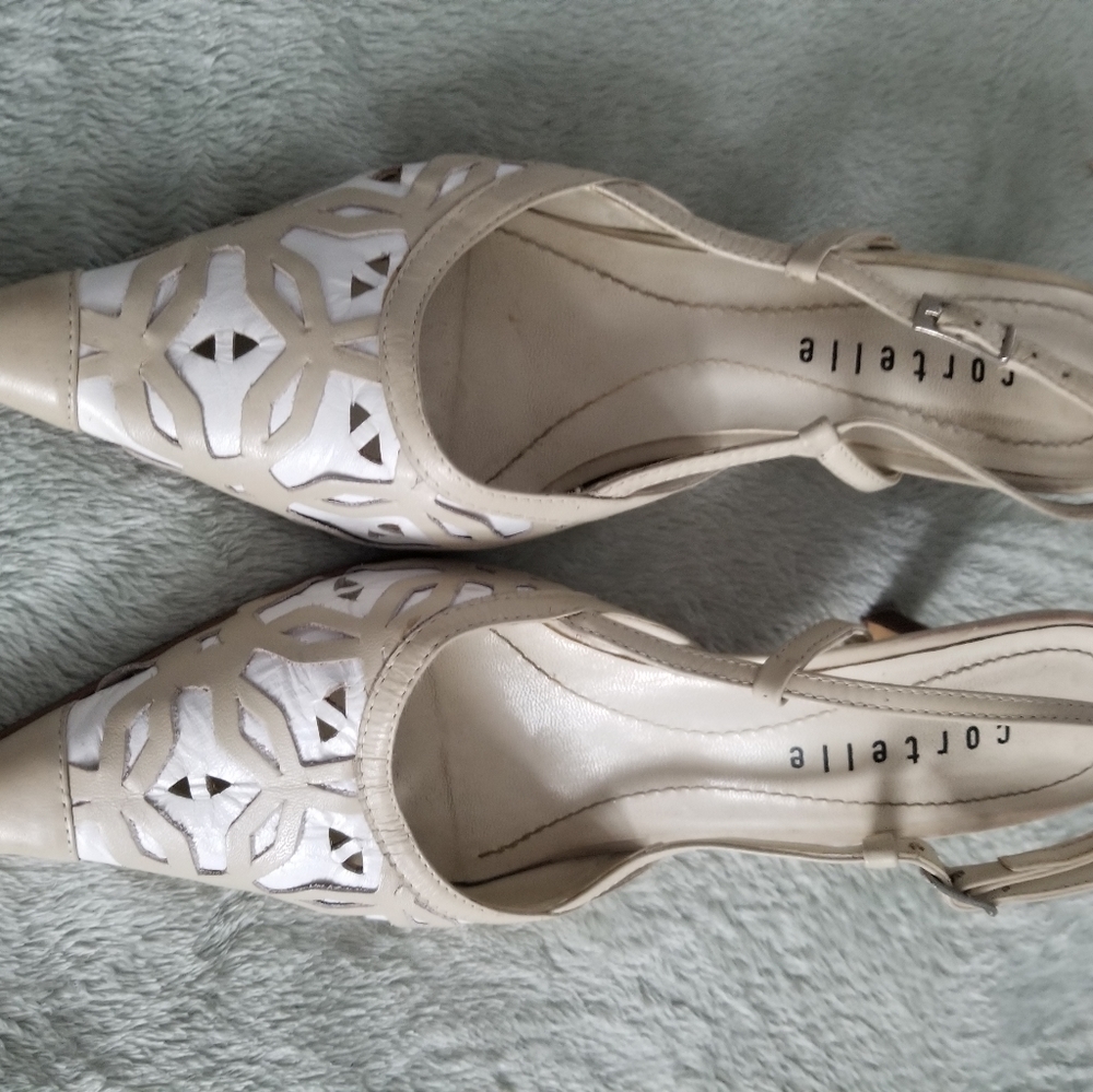 Super cute pointed toe heels shoes - heels size 2,5